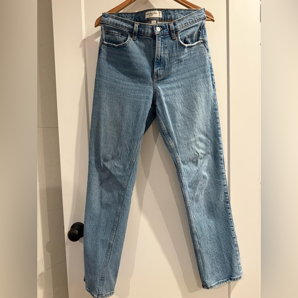 Abercrombie & Fitch The Straight Leg Mid rise Jeans